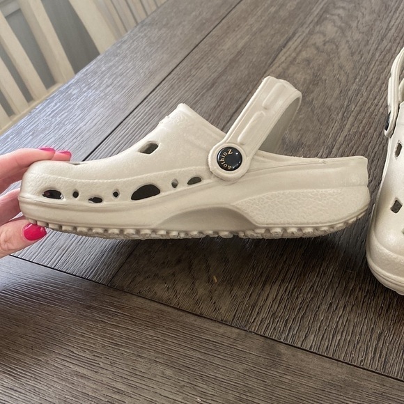 NEW! NOTHINZ SHOES JUNIORS/BIG KID CLOGS | TAN | Size J3 L5 unisex - Picture 3 of 13